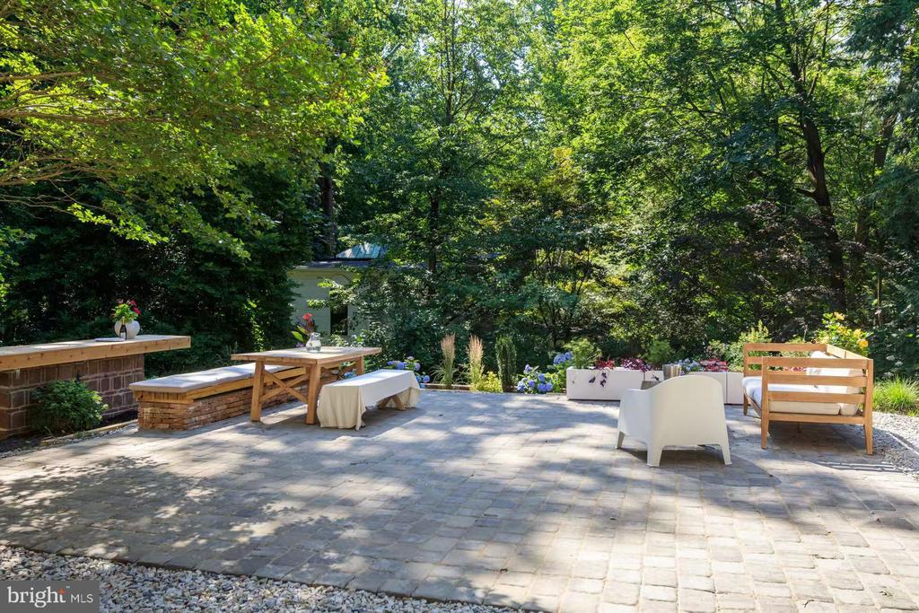 743 CLARENDON ROAD