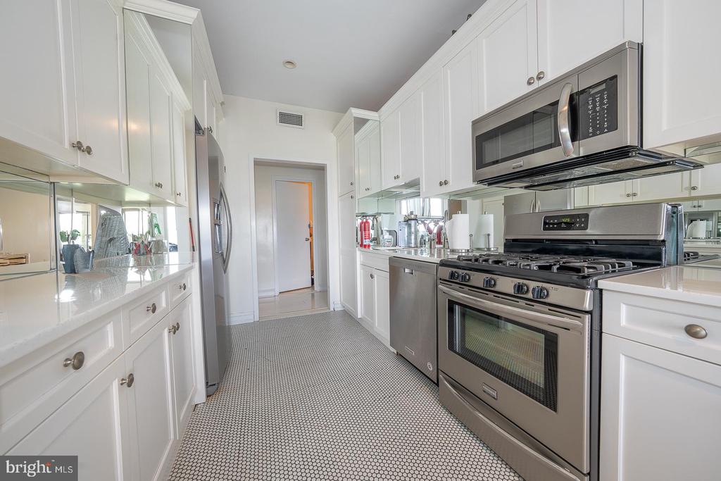 191 PRESIDENTIAL BOULEVARD Unit: R1009-1010