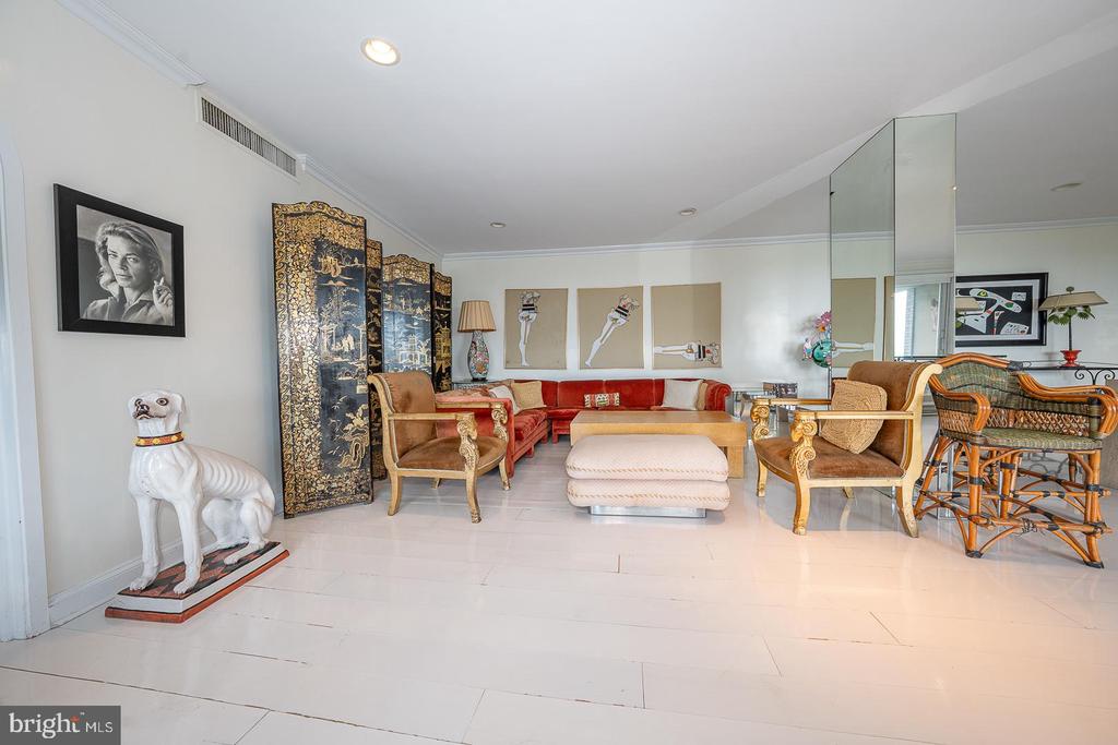 191 PRESIDENTIAL BOULEVARD Unit: R1009-1010