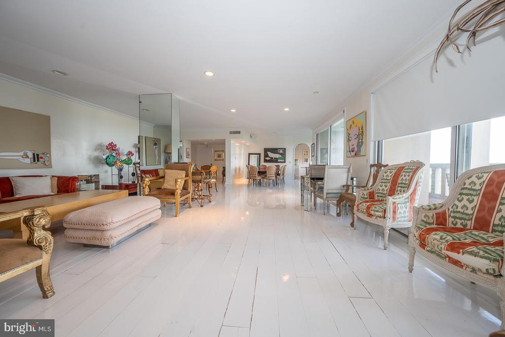 191 PRESIDENTIAL BOULEVARD Unit: R1009-1010
