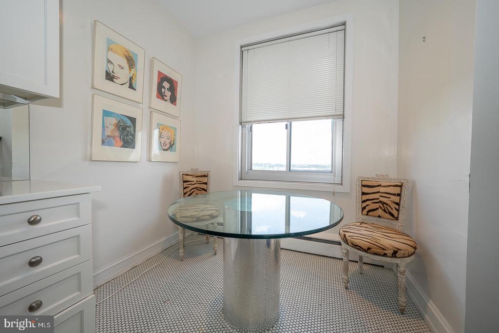 191 PRESIDENTIAL BOULEVARD Unit: R1009-1010