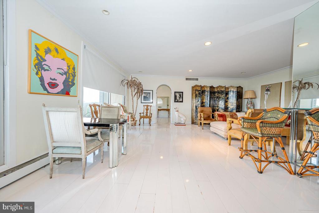 191 PRESIDENTIAL BOULEVARD Unit: R1009-1010