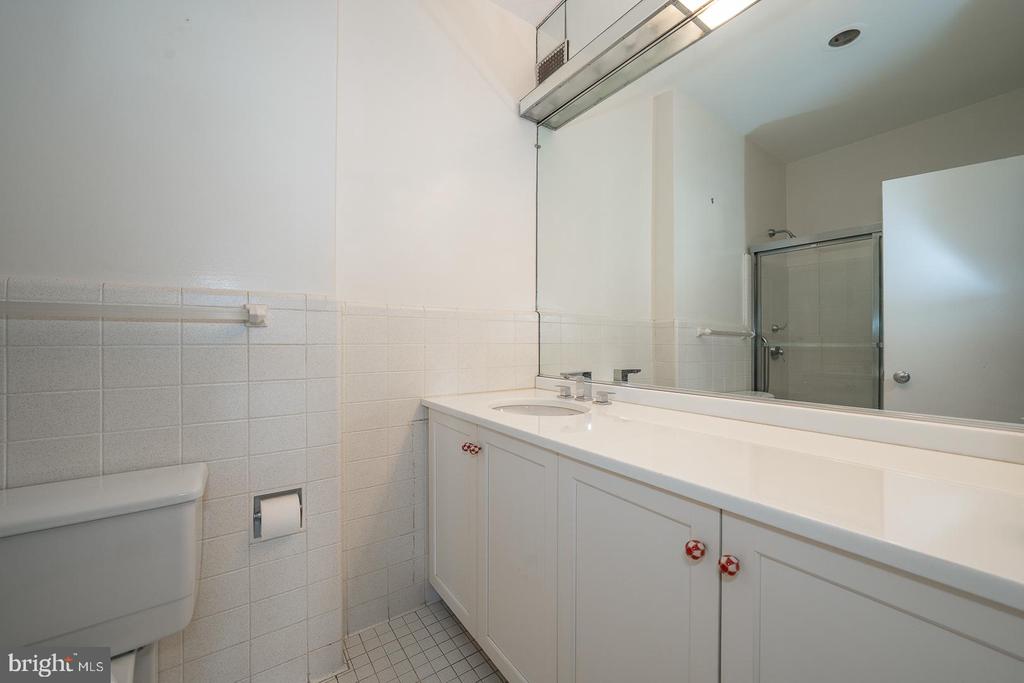 191 PRESIDENTIAL BOULEVARD Unit: R1009-1010