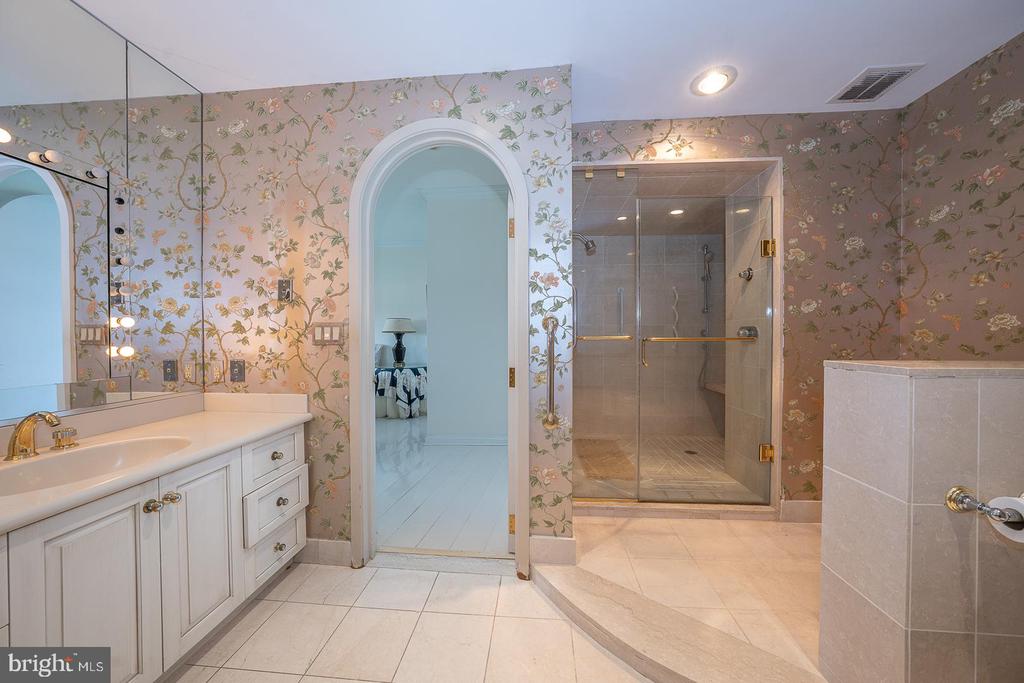 191 PRESIDENTIAL BOULEVARD Unit: R1009-1010