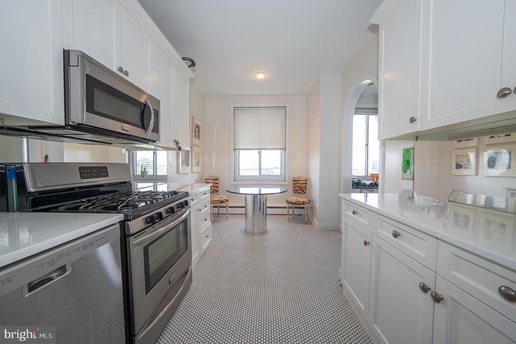 191 PRESIDENTIAL BOULEVARD Unit: R1009-1010