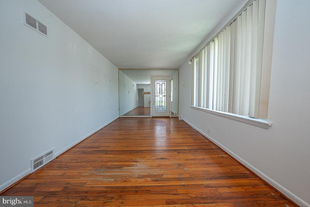1 N WASHINGTON AVENUE