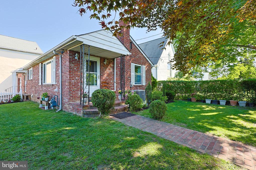 1 N WASHINGTON AVENUE