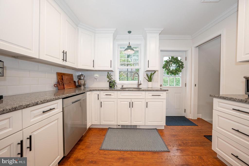 461 ROCK GLEN DRIVE