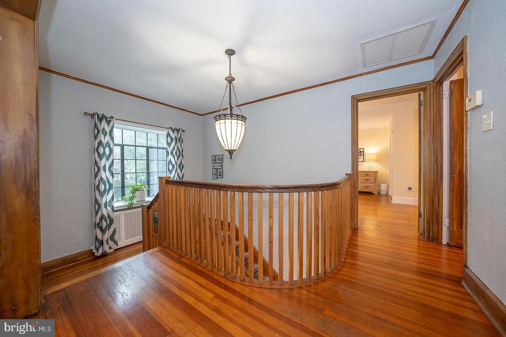 190 LAKESIDE ROAD