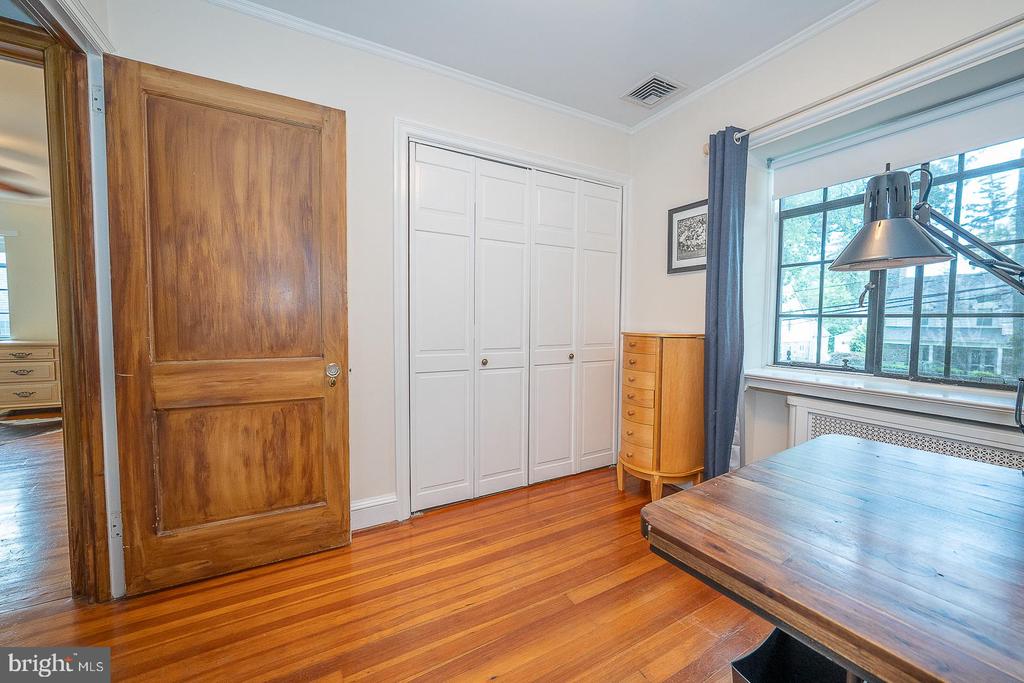 190 LAKESIDE ROAD