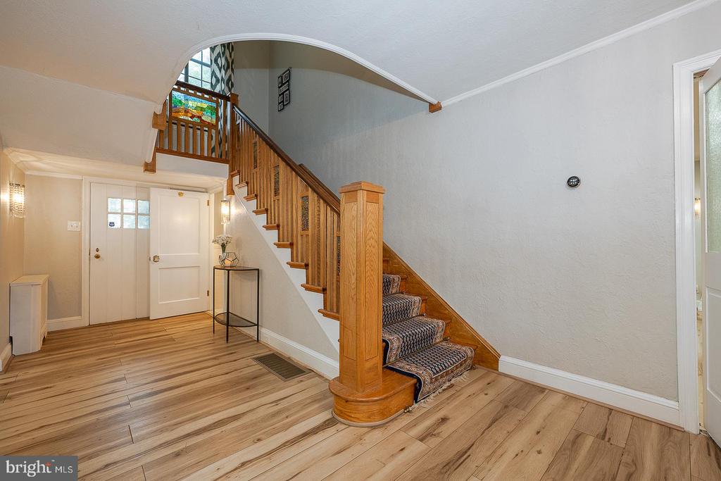 190 LAKESIDE ROAD
