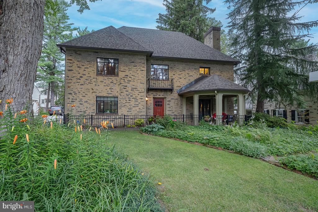 190 LAKESIDE ROAD