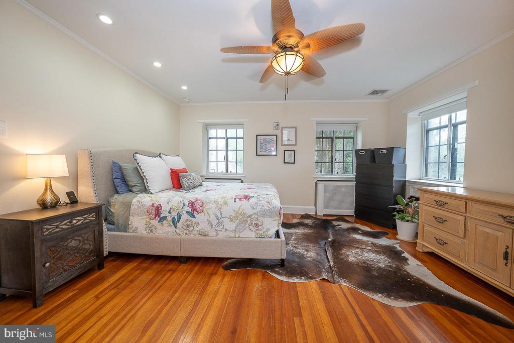 190 LAKESIDE ROAD