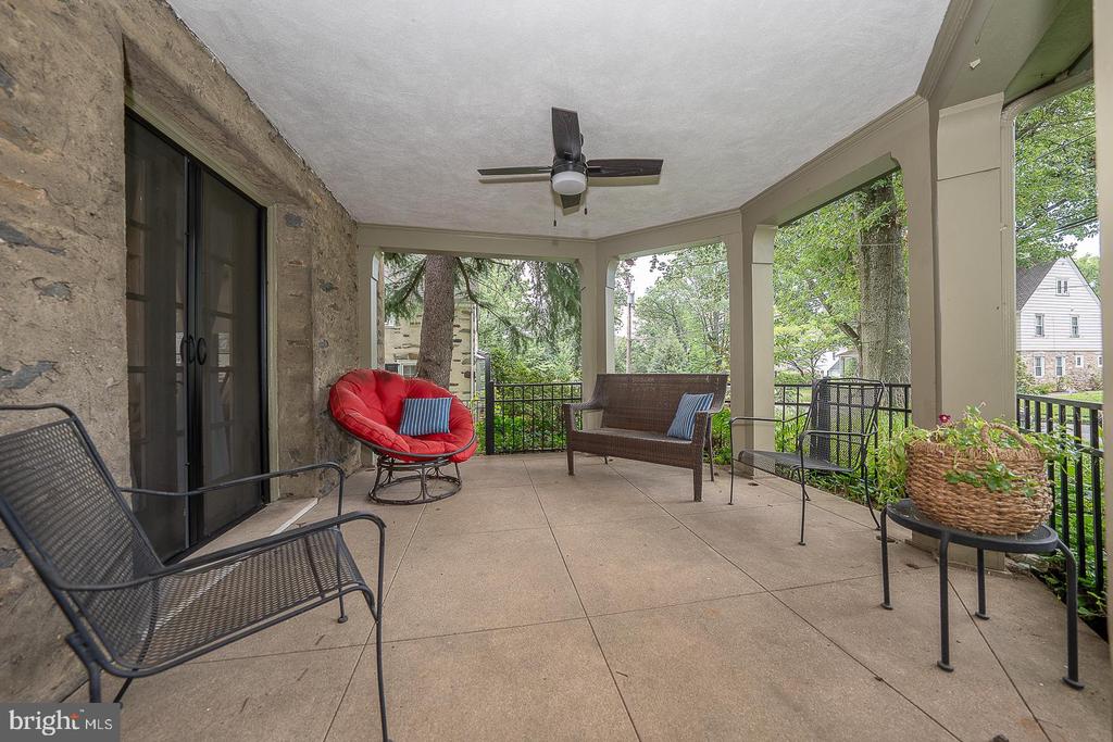 190 LAKESIDE ROAD