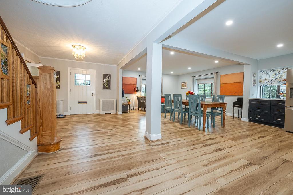 190 LAKESIDE ROAD