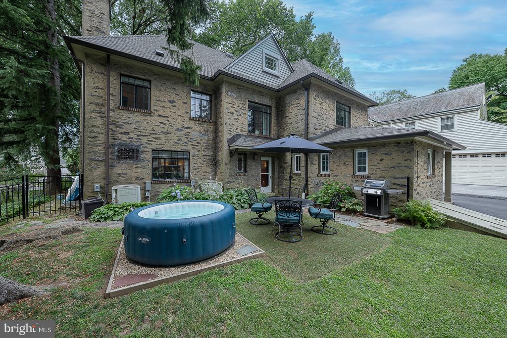 190 LAKESIDE ROAD