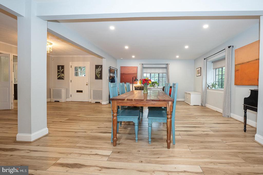 190 LAKESIDE ROAD