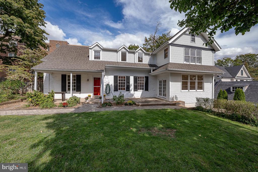 208 BARRIE ROAD