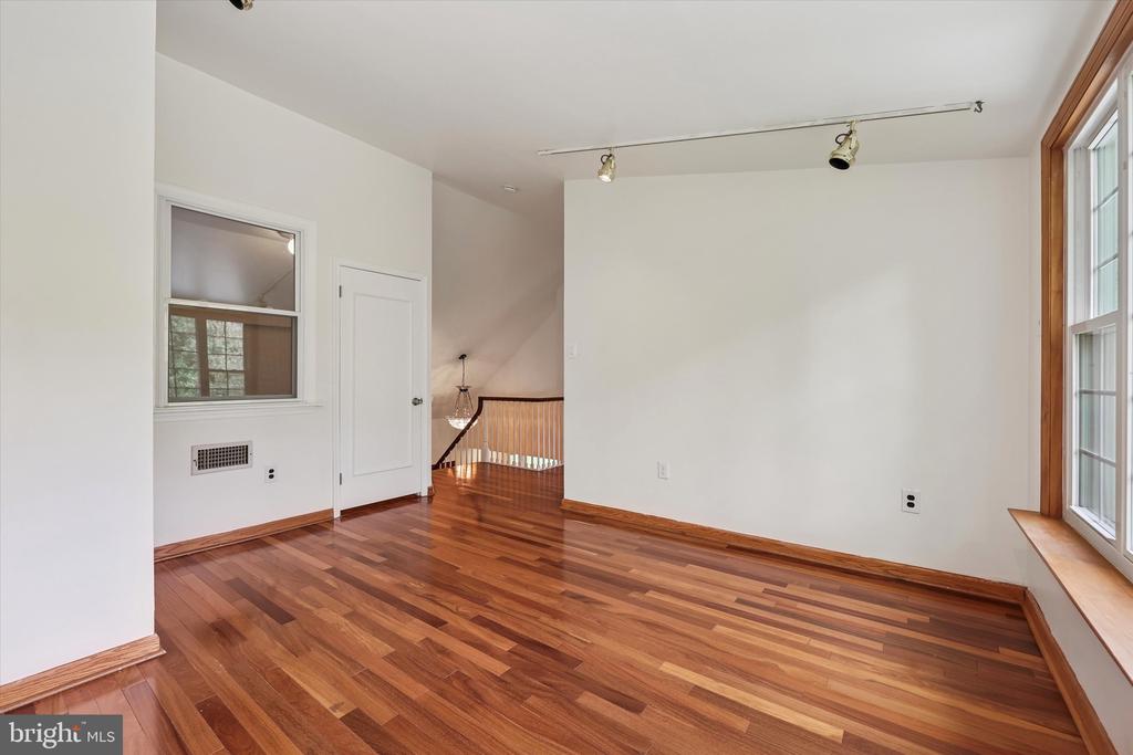 527 CONSHOHOCKEN STATE ROAD
