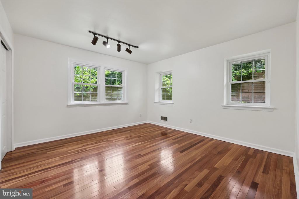 527 CONSHOHOCKEN STATE ROAD