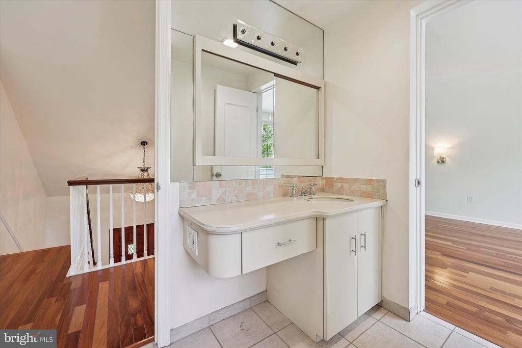 527 CONSHOHOCKEN STATE ROAD