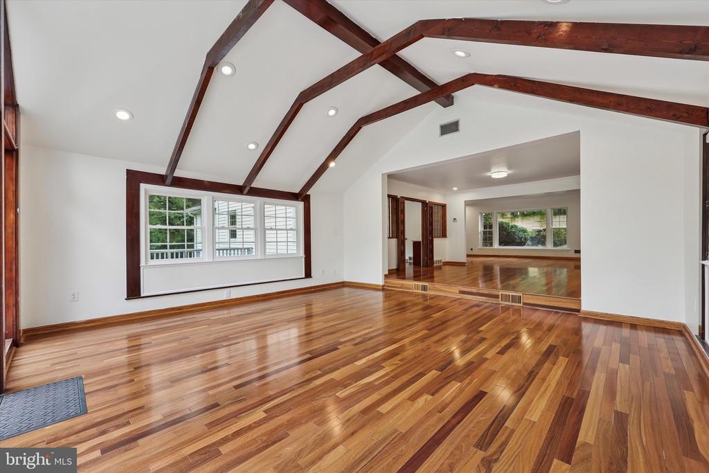 527 CONSHOHOCKEN STATE ROAD