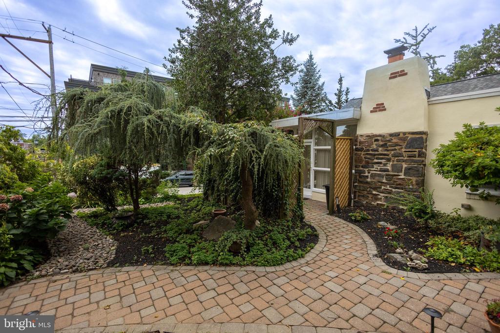 200 FORREST AVENUE