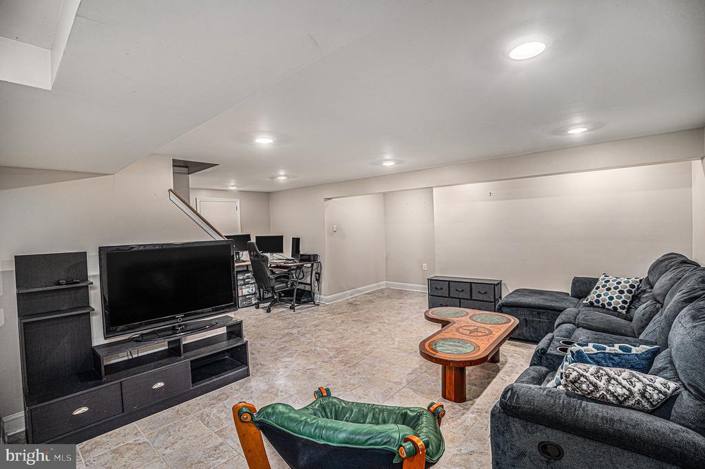 528 ASHBOURNE ROAD