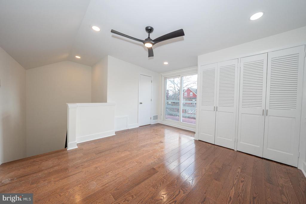 15 LLANFAIR ROAD Unit: B