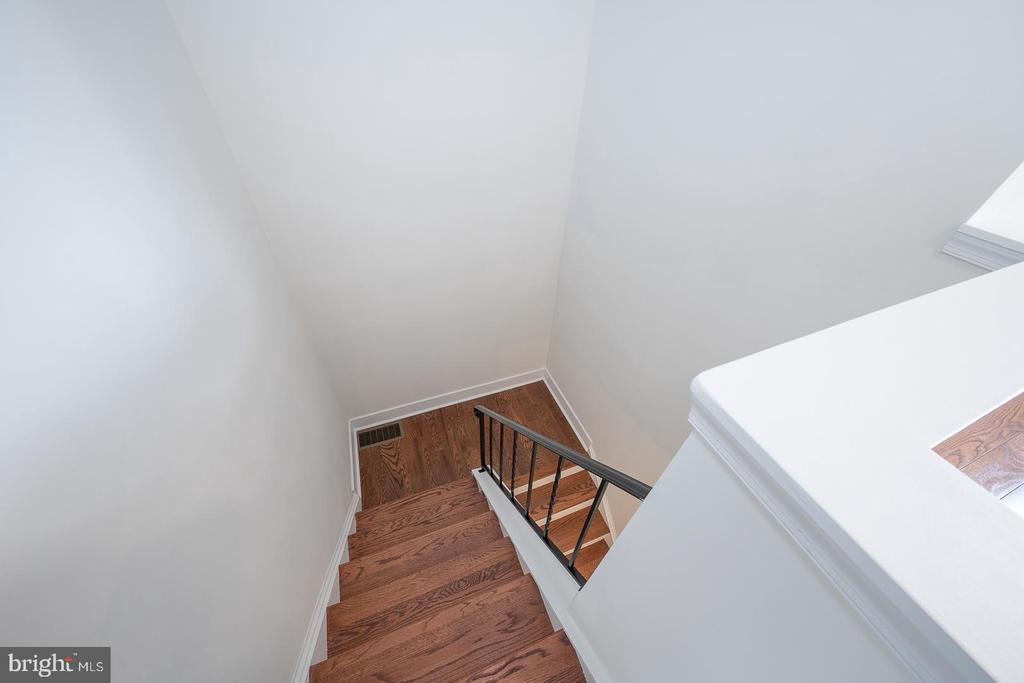 15 LLANFAIR ROAD Unit: B