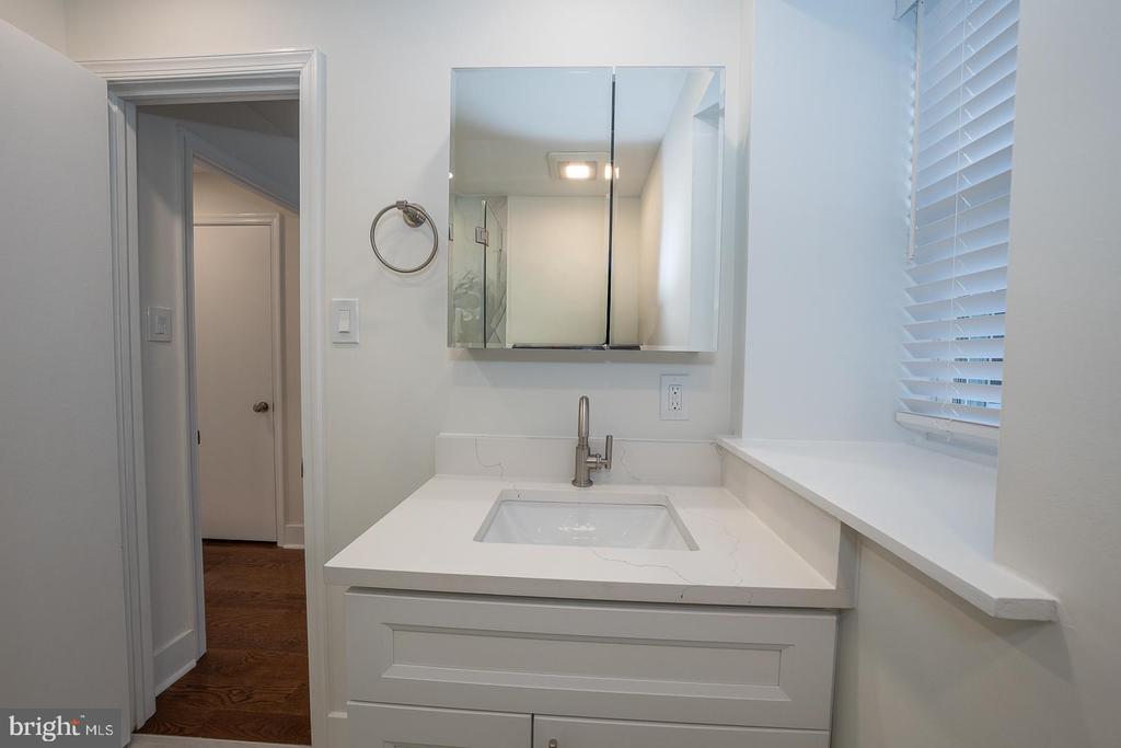 15 LLANFAIR ROAD Unit: B