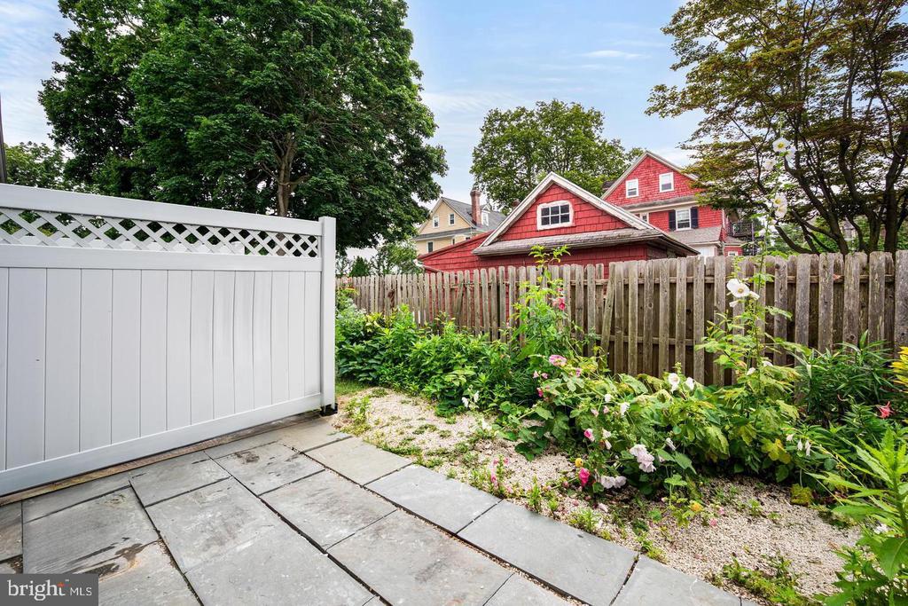 15 LLANFAIR ROAD Unit: B