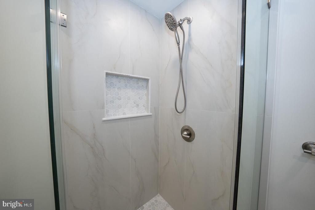 15 LLANFAIR ROAD Unit: B