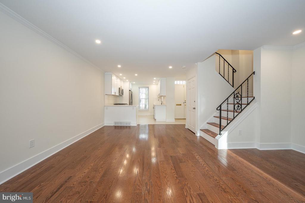 15 LLANFAIR ROAD Unit: B