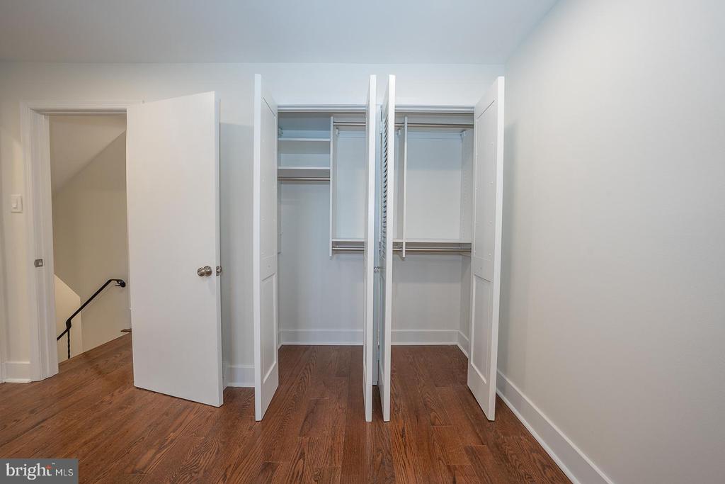 15 LLANFAIR ROAD Unit: B
