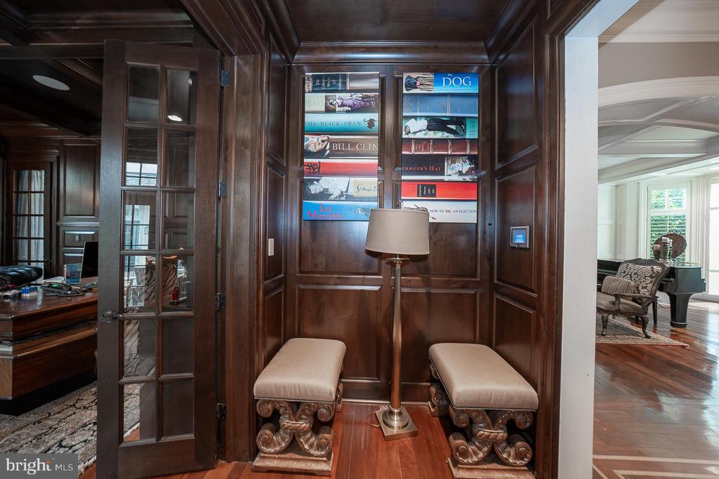 909 WAVERLY ROAD