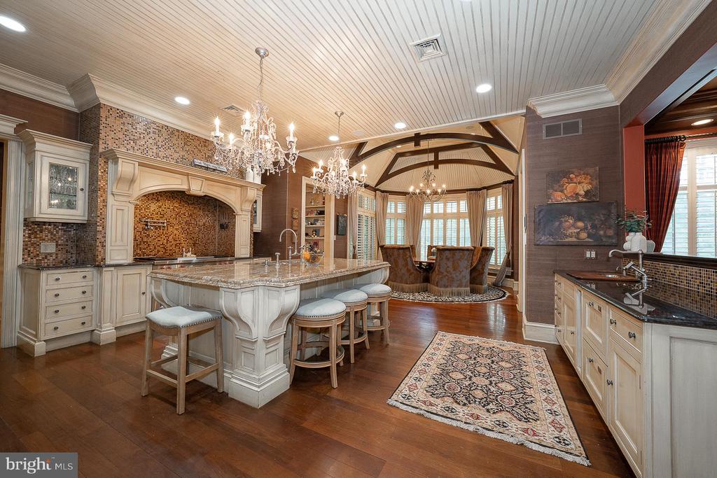 909 WAVERLY ROAD