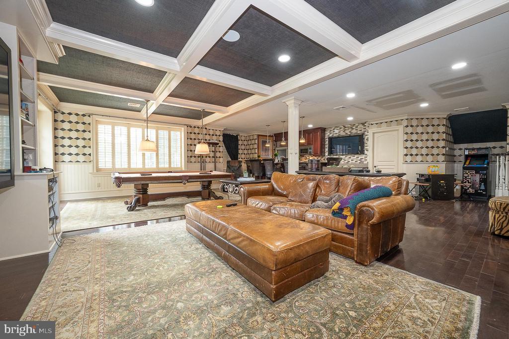 909 WAVERLY ROAD