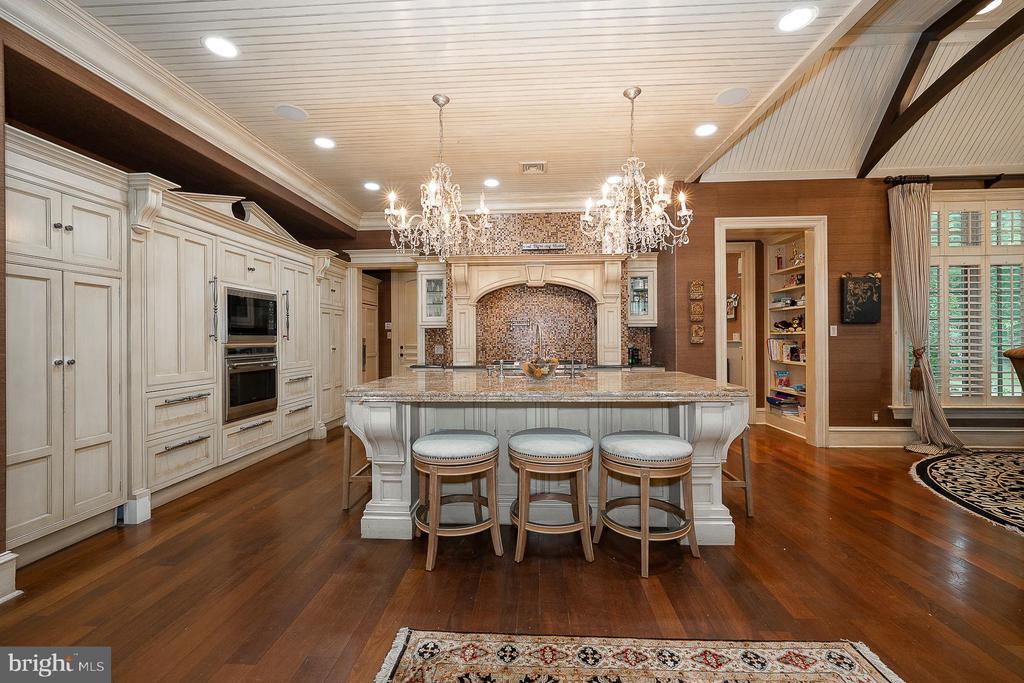 909 WAVERLY ROAD