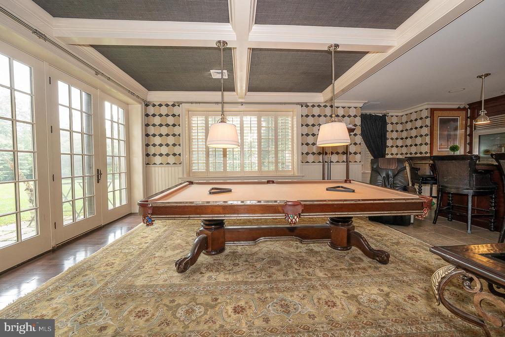 909 WAVERLY ROAD