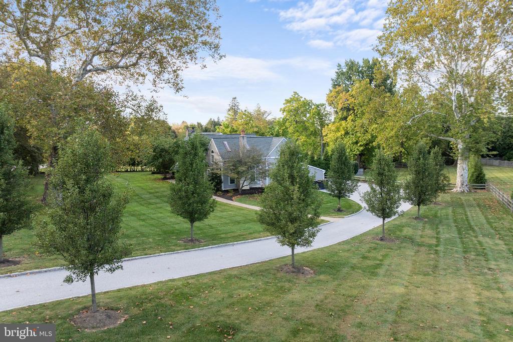 1141 LAFAYETTE ROAD