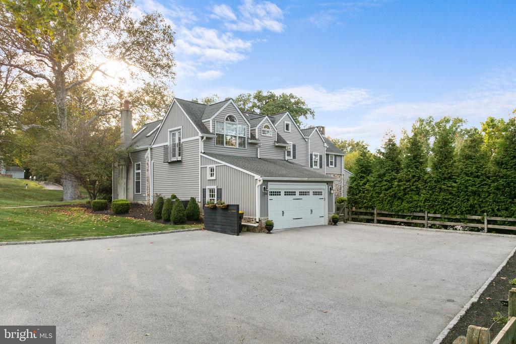 1141 LAFAYETTE ROAD