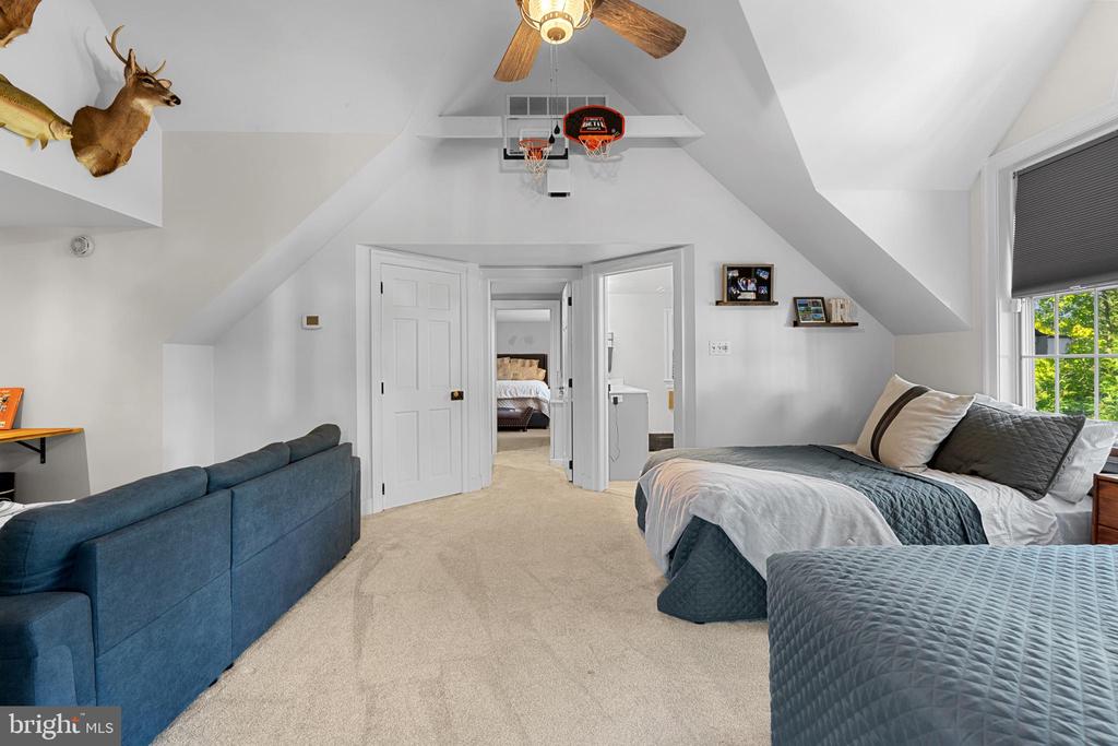 1141 LAFAYETTE ROAD