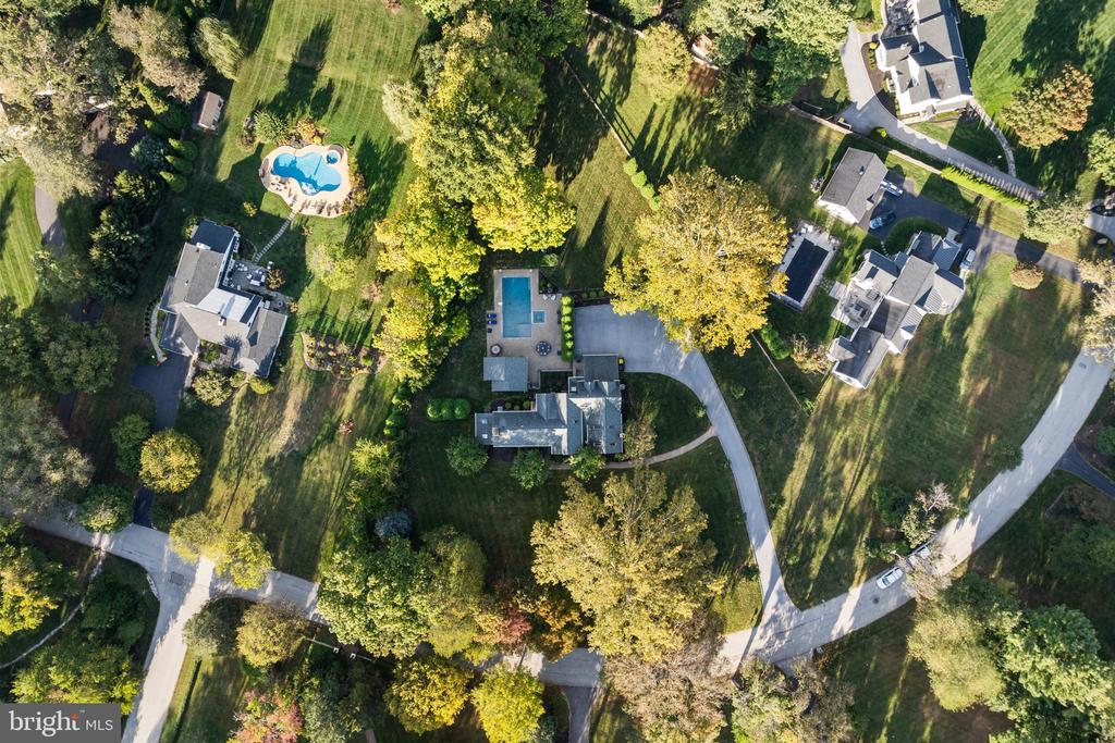 1141 LAFAYETTE ROAD