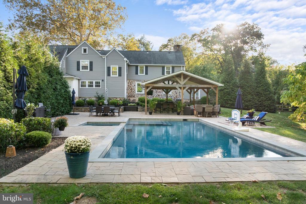 1141 LAFAYETTE ROAD