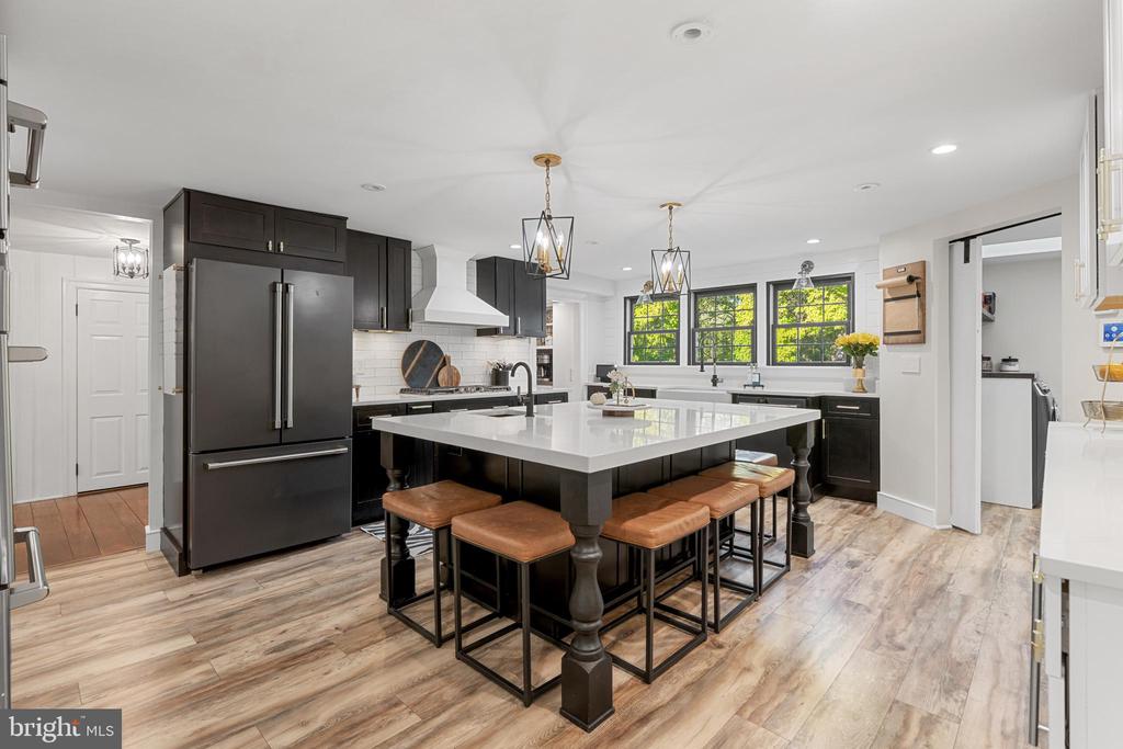 1141 LAFAYETTE ROAD