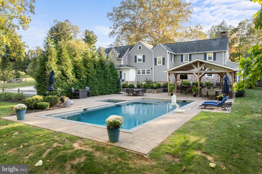 1141 LAFAYETTE ROAD