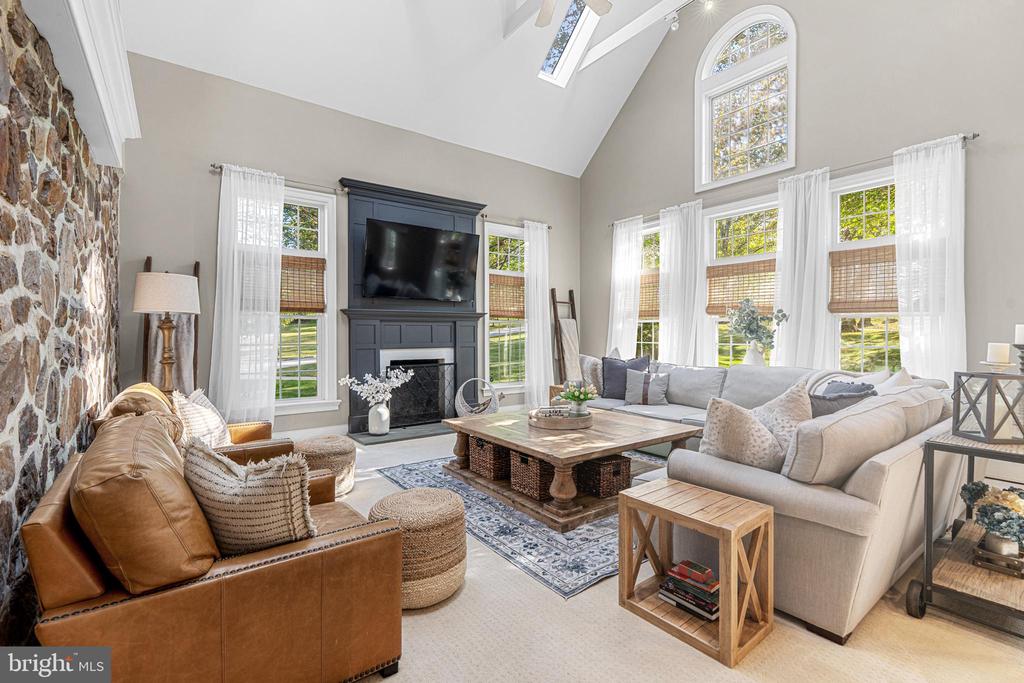 1141 LAFAYETTE ROAD