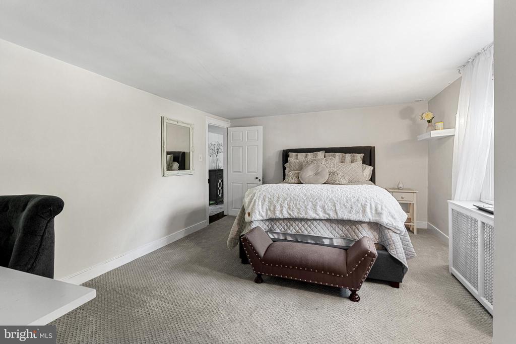 1141 LAFAYETTE ROAD