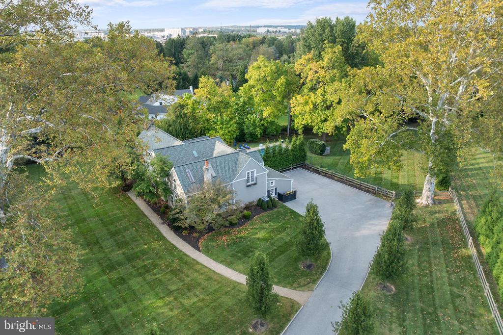 1141 LAFAYETTE ROAD